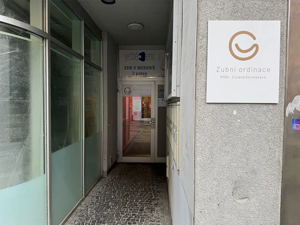 Obrázek vchodu zubní kliniky MDDr. Zuzany Germanové