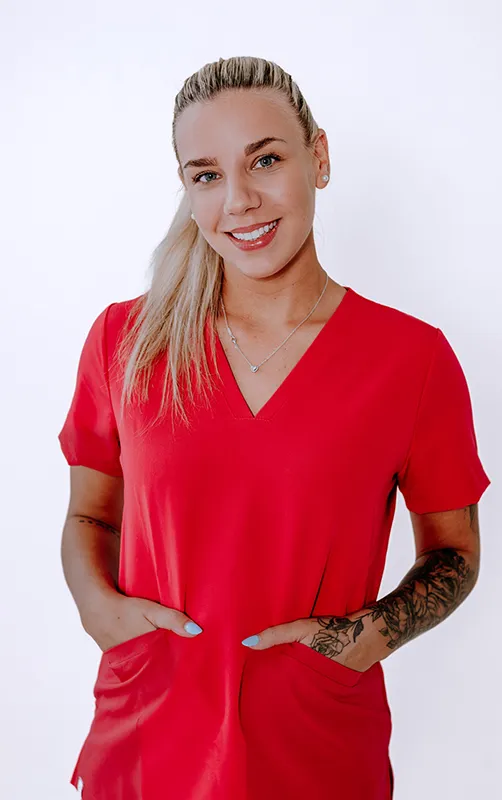 Usmívající se dentální hygienička Veronika Rališová